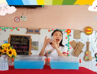 Hoạt động khám phá cơn mưa mùa hè cùng các team nhà trẻ